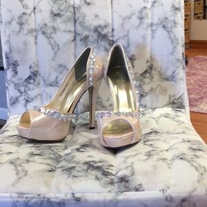 Johnathan Kayne 4” peep toe pump ab stones